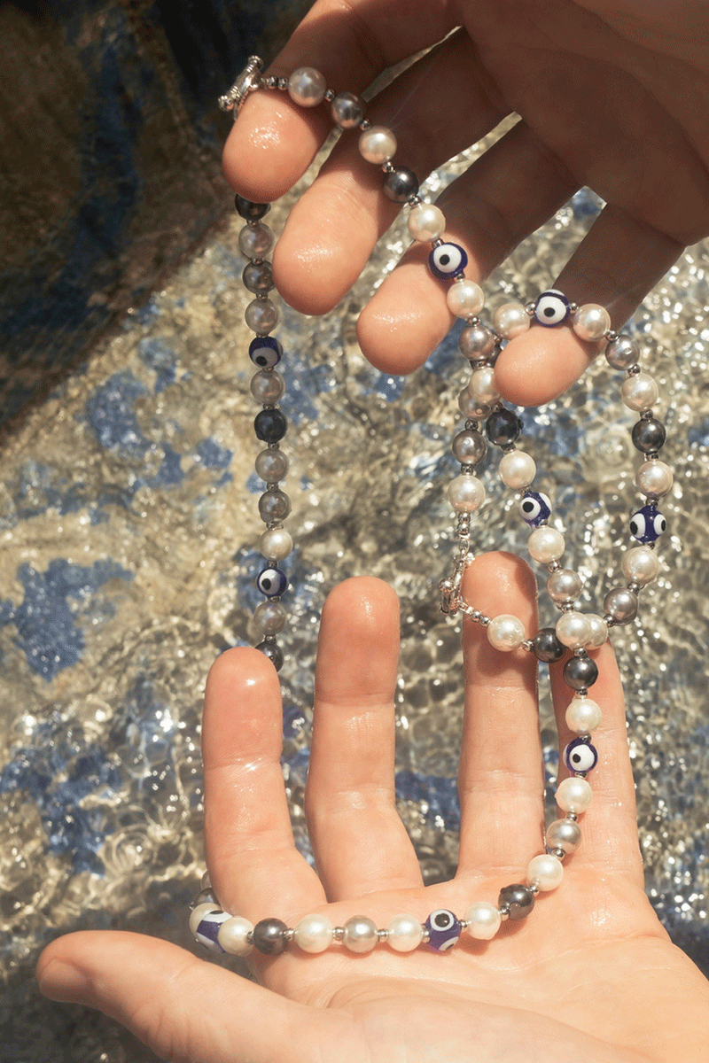 Eye chain with pearls