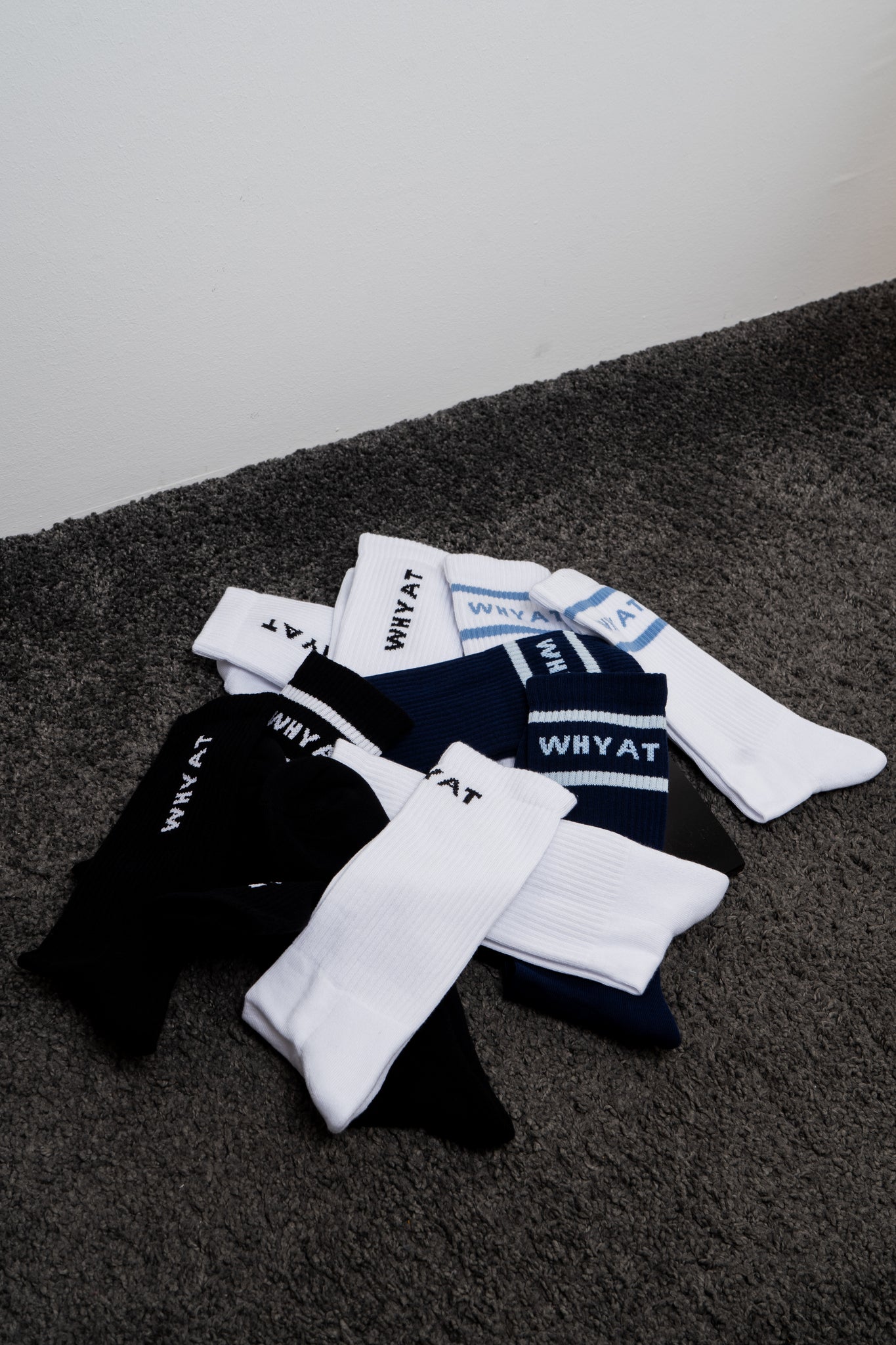 WHYAT BBALL SOCKS -WHITE/BLUE